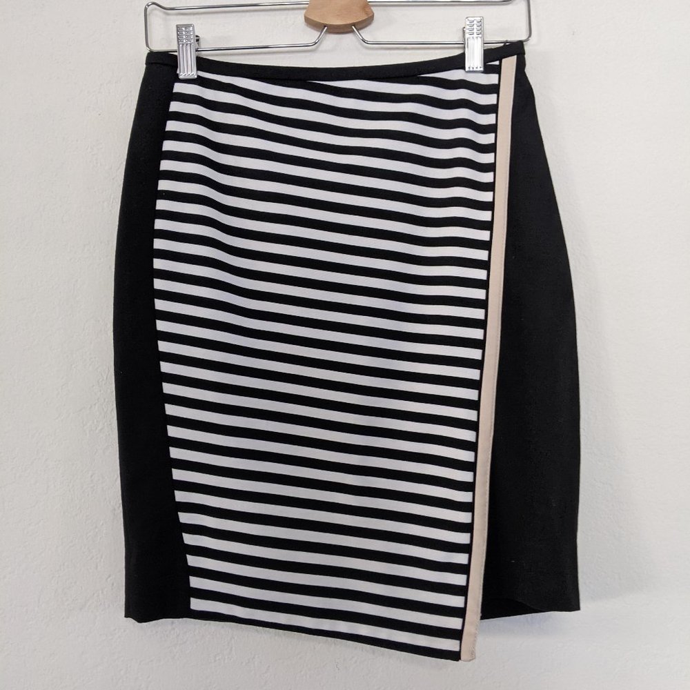 White House Black Market Skirt Striped Size 4 Office Trendy Professional